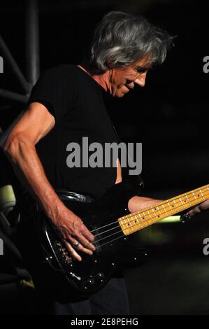 Il musicista Roger Waters si esibisce sul palco durante il concerto Live Earth - New York presso il Giants Stadium sabato 7 luglio 2007 a East Rutherford, New Jersey, USA. Foto di Gregorio Binuya/ABACAUSA.COM (nella foto: Roger Waters) Foto Stock