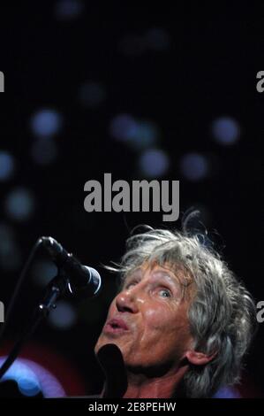 Il musicista Roger Waters si esibisce sul palco durante il concerto Live Earth - New York presso il Giants Stadium sabato 7 luglio 2007 a East Rutherford, New Jersey, USA. Foto di Gregorio Binuya/ABACAUSA.COM (nella foto: Roger Waters) Foto Stock