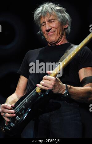 Il musicista Roger Waters si esibisce sul palco durante il concerto Live Earth - New York presso il Giants Stadium sabato 7 luglio 2007 a East Rutherford, New Jersey, USA. Foto di Gregorio Binuya/ABACAUSA.COM (nella foto: Roger Waters) Foto Stock