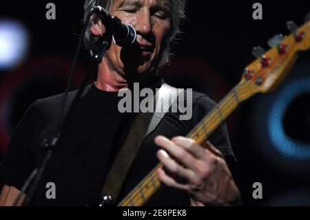 Il musicista Roger Waters si esibisce sul palco durante il concerto Live Earth - New York presso il Giants Stadium sabato 7 luglio 2007 a East Rutherford, New Jersey, USA. Foto di Gregorio Binuya/ABACAUSA.COM (nella foto: Roger Waters) Foto Stock