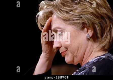 File photo : Sen. Hillary Clinton (D-NY.), un candidato democratico alla presidenza 2008, campagne a Washington DC, 17 luglio 2007 . Clinton parla al progetto di ritiro degli affari pubblici del Fondo d'azione per la genitorialità . (Nella foto:Hillary Clinton)Foto di Olivier Douliery/ABACAPRESS.COM Foto Stock