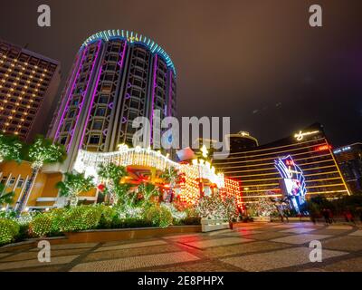 Macau, 22 GENNAIO 2012 - Vista notturna esterna del famoso Casino Lisboa Foto Stock