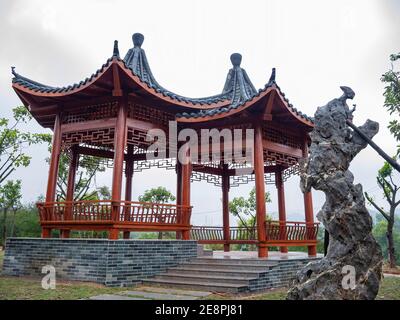 China, 25 GENNAIO 2012 - Vista piovosa di un parco Foto Stock