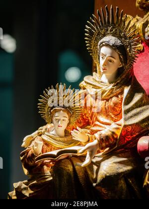Macau, 26 GENNAIO 2012 - primo piano di esposizione della statua nel Museo di Arte Sacra e Cripta Foto Stock