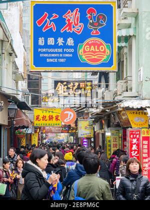 Macau, 27 GENNAIO 2012 - Vista nuvolosa del paesaggio urbano della città vecchia Foto Stock