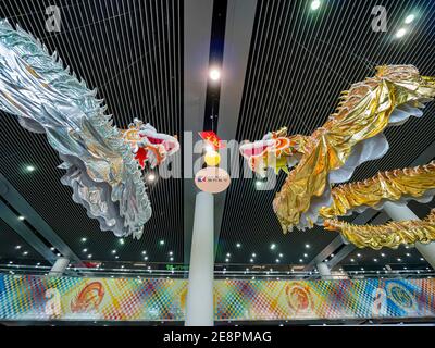 Macau, 28 GENNAIO 2012 - decorazione del drago all'interno dell'aeroporto internazionale Foto Stock