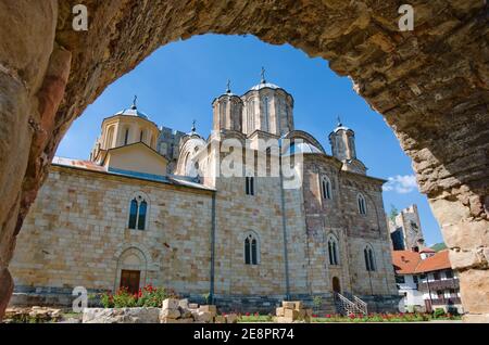 Vista laterale del Monastero di Manasija, Serbia Foto Stock