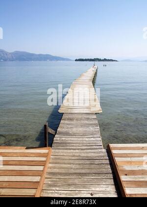 Molo in legno a Kontokali Bay Foto Stock