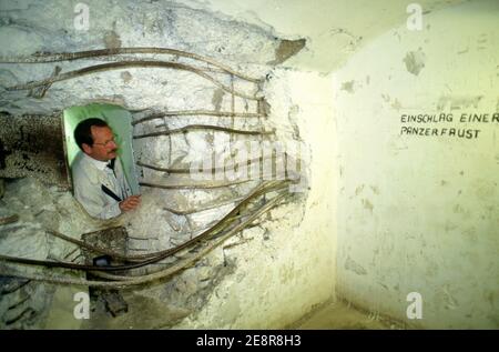Germania/Berchtesgarden/Obersalzberg/Visita turistica Aquile Nest e lookat un buco da anticarro grenade Foto Stock