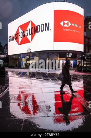 Londra, Regno Unito. 31 gennaio 2021. Pubblicità di HSBC UK Bank, un'organizzazione multinazionale britannica di servizi bancari e finanziari a Londra. Credit: SOPA Images Limited/Alamy Live News Foto Stock