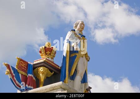 Monumento a Re Giorgio III , Esplanade, Weymouth. Eretto nel 1810 per celebrare il Giubileo d'oro del Re che ha reso popolare la località balneare. Foto Stock