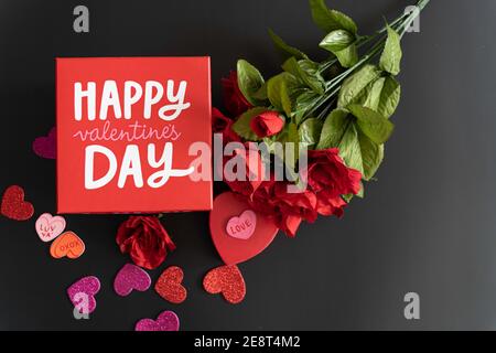 Buon giorno di San Valentino con rose e cuori Foto Stock