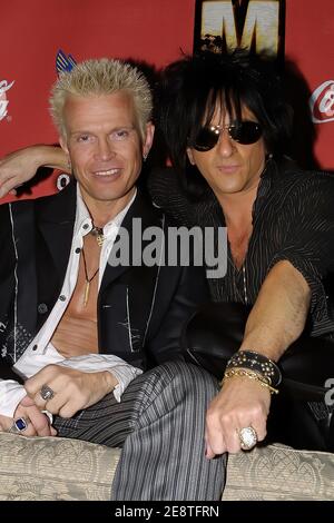 Billy Idol a una conferenza stampa e promo tour.Double Bay, Sydney. Billy con il chitarrista Steve Stephens 30/09/2002 Foto Stock