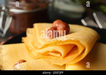 Deliziose creme con nocciole, primo piano e fuoco selettivo Foto Stock