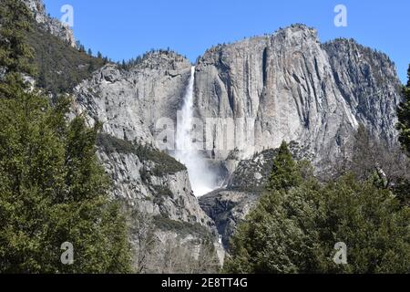 Vista panoramica delle cascate di tYosemite nel parco nazionale di Yosemite in California, Stati Uniti Foto Stock