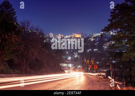 Bella Mountain Hill Muree City dopo il tramonto Foto Stock