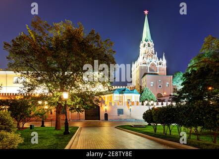 Vista del Cremlino di Mosca nella notte. La Russia Foto Stock
