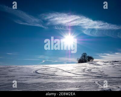 Piste da sci in una soleggiata giornata invernale nelle montagne ore, in Sassonia, Germania Foto Stock