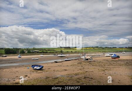 bassa marea ad alnmouth alnwick northumberland inghilterra Foto Stock