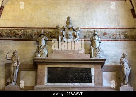 Interno della Chiesa di Sant'Anastasia a Verona. Sant'Anastasia è una chiesa dell'ordine domenicano a Verona, era Foto Stock