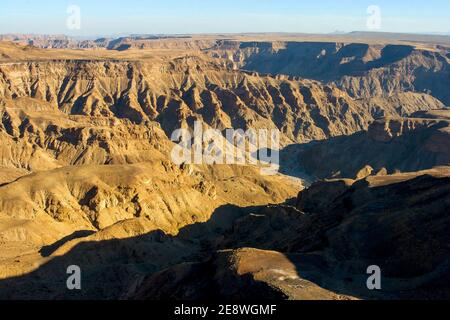 Splendida vista sul Fish River Canyon, uno dei canyon più grandi del mondo. Namibia. Foto Stock