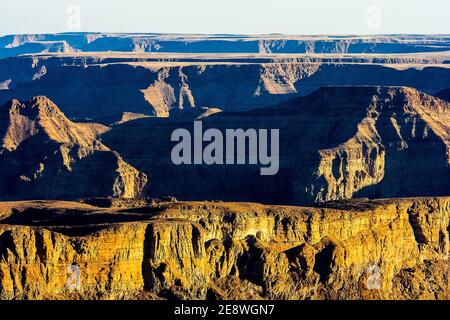 Splendida vista sul Fish River Canyon, uno dei canyon più grandi del mondo. Namibia. Foto Stock