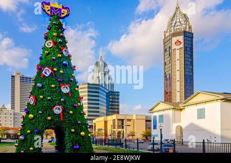 Un albero di Mardi Gras si trova nel Mardi Gras Park, 31 gennaio 2021, a Mobile, Alabama. Foto Stock