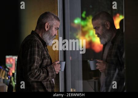 GEORGE CLOONEY nel CIELO DI MEZZANOTTE (2020), diretto da GEORGE CLOONEY. Credit: Anonymous Content / Netflix / TrueNorth Productions / Album Foto Stock