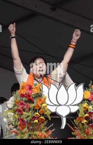 Howrah, India. 31 gennaio 2021. Discorso del Ministro del tessile dell'Unione Smriti Irani durante il raduno di Jogdan Mela allo stadio Dumurjala ad Howrah, India, il 31 gennaio 2021. (Foto di Ved Prakash/Pacific Press/Sipa USA) Credit: Sipa USA/Alamy Live News Foto Stock