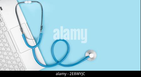 tastiera per laptop e stetoscopio su sfondo blu. online medicina, consulenza medico online. Hardware sano. Concetto di telemedicina. Spazio di copia, t Foto Stock