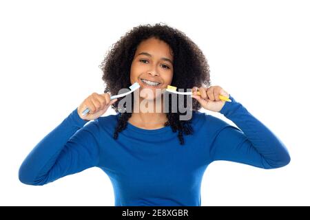 Ragazza adolescente con capelli afro indossando pullover blu isolato su uno sfondo bianco Foto Stock