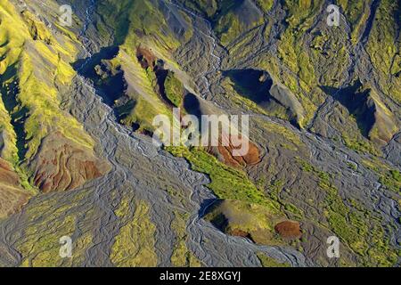 Vista aerea sul crinale di montagna Thorsmork / Þórsmörk / Thorsmoerk in estate nel sud dell'Islanda Foto Stock