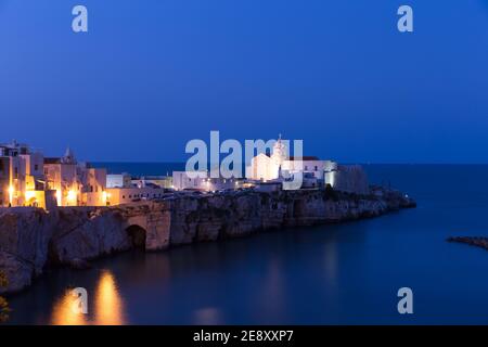 Italia Vieste Chiesa di San Francesco a Punta San Francesco a. Crepuscolo Foto Stock