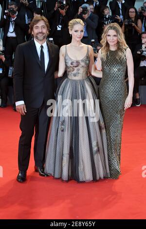 Javier Bardem, Jennifer Lawrence e Michelle Pfeiffer partecipano alla prima per la Madre durante il 74a Festival del Cinema di Venezia. © Paul Treadway Foto Stock