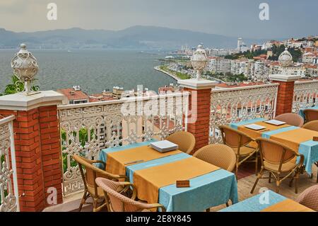 Izmir, Turchia - 4 MAGGIO 2018 : storico ascensore vista a Izmir. L'ascensore si trova tra i quartieri Halilrifatpasa e Caratas di Izmir. Foto Stock