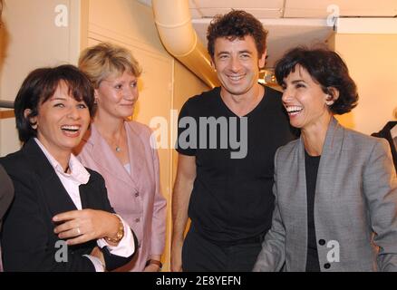 Il ministro francese della giustizia Rachida dati, sua sorella e cantante Patrick Bruel chiacchierano prima della registrazione del talk show di Michel Drucker "Vivement Davanche" allo Studio Gabriel di Parigi, Francia, il 3 ottobre 2007. Lo spettacolo verrà trasmesso il 7 ottobre 2007. Foto di Christophe Guibbaud/ABACAPRESS.COM Foto Stock