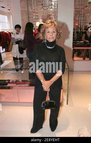La stilista di moda italiana Anna Molinari si pone in occasione della festa di apertura della nuova boutique 'Blumarine' della stilista di moda italiana Anna Molinari, Avenue Montaigne a Parigi, Francia, il 3 ottobre 2007. Foto di Benoit Pinguet/ABACAPRESS.COM. Foto Stock