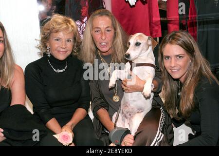 La stilista di moda italiana Anna Molinari si pone in occasione della festa di apertura della nuova boutique 'Blumarine' della stilista di moda italiana Anna Molinari, Avenue Montaigne a Parigi, Francia, il 3 ottobre 2007. Foto di Benoit Pinguet/ABACAPRESS.COM. Foto Stock