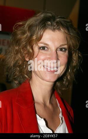 L'attrice Michele Laroque arriva all'apertura del gioco di 'Fugueuses' con Line Renaud e Muriel Robin al teatro le Theatre des Varietes a Parigi, in Francia, l'8 ottobre 2007. Foto di Denis Guignebourg/ABACAPRESS.COM Foto Stock