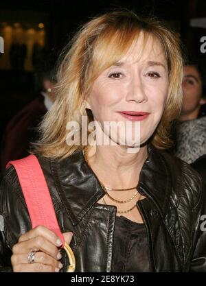 L'attrice Marie-Anne Chazel arriva all'apertura del gioco di 'Fugueuses' con Line Renaud e Muriel Robin alla casa di gioco le Theatre des Varietes a Parigi, in Francia, l'8 ottobre 2007. Foto di Denis Guignebourg/ABACAPRESS.COM Foto Stock