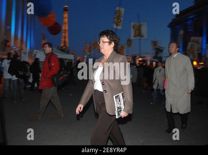 Christine Boutin, ministro dell'edilizia abitativa e degli affari urbani, partecipa alla riunione della "Giornata mondiale contro la povertà" del Trocadero di Parigi, Francia, il 17 ottobre 2007. Foto di Nicolas Khayat/ABACAPRESS.COM Foto Stock