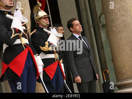 Il presidente francese Nicolas Sarkozy riceve il suo omologo iracheno Jalal Talabani al Palazzo Elysee di Parigi, in Francia, il 17 ottobre 2007. Foto di Mousse/ABACAPRESS.COM Foto Stock