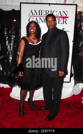 L'attore Denzel Washington e la moglie Pauletta Pearson partecipano alla prima mondiale di 'American Gangster' all'Apollo Theatre di New York City, NY, USA, il 19 ottobre 2007. Foto di Gregorio Binuya/ABACAPRESS.COM Foto Stock