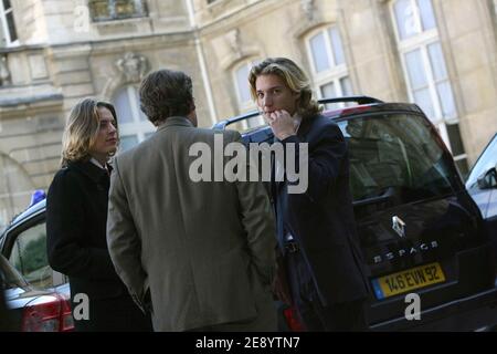 Il direttore delle relazioni mediatiche di Sarkozy Franck Louvrier parla con i figli del presidente Nicolas Sarkozy, Pierre (L) e Jean (R) al Palazzo Elysee di Parigi, Francia, il 22 ottobre 2007. Foto di Mousse/ABACAPRESS.COM Foto Stock