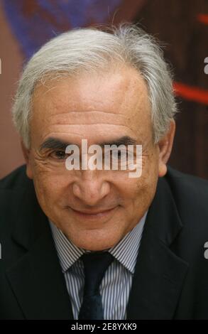 L'ex ministro dell'Economia Dominique Strauss-Kahn durante un'audizione sull'EADS all'Assemblea nazionale di Parigi, Francia, il 26 ottobre 2007. Un'associazione francese di azionisti attivisti nello spazio europeo della difesa aeronautica ha presentato ricorso contro l'istituzione finanziaria controllata dallo Stato Caisse des depots et Consignations e l'ex ministro delle finanze Thierry Breton accusandoli di essere coinvolti nel commercio interno di azioni EADS. Foto di Mousse/ABACAPRESS.COM Foto Stock