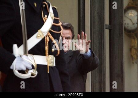 Il Ministro degli Affari Esteri Bernard Kouchner arriva al Palazzo Elysee di Parigi, in Francia, il 15 novembre 2007. Foto di Mousse/ABACAPRESS.COM Foto Stock