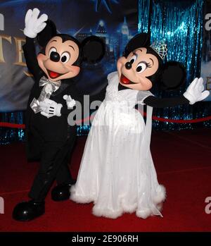 Mickey mouse e Minnie mouse partecipano alla prima di Walt Disney's Studios "Enchanted" al Teatro El Capitan di Hollywood, Los Angeles, CA, USA, il 17 novembre 2007. Foto di Lionel Hahn/ABACAPRESS.COM Foto Stock