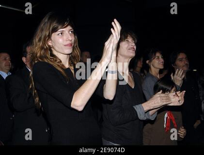 Lou Doillon e madre Jane Birkin durante la cerimonia di chiusura dell'ottavo Festival del Cinema e della Musica ad Auxerre, Francia, il 17 novembre 2007. Foto di Gorassini/ABACAPRESS.COM Foto Stock