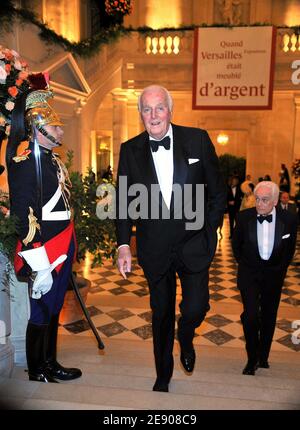 Hubert de Givenchy arriva all'apertura della mostra Quand Versailles Etait Meuble d'Argent, al castello di Versailles vicino a Parigi, Francia, il 19 novembre 2007. Foto di Nicolas Gouhier/ABACAPRESS.COM Foto Stock