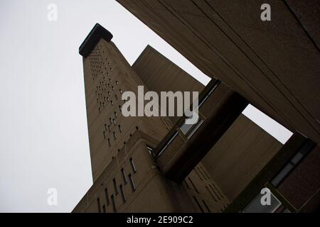 Trellick Tower, l'iconico blocco della torre brutalista, Golborne Road, Kensal Town, West London, Inghilterra, Regno Unito. Architetto: Erno Goldfinger Foto Stock